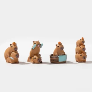 Sieben verschiedene Mini Capybara Spielfiguren mit unterschiedlichen Posen im Überblick
