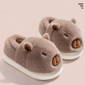 Vorderansicht von gemütlichen Capybara Schuhe mit 3D Schnauze