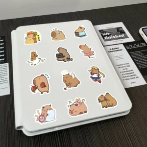wasserdichte capybara sticker auf einer wasserflasche