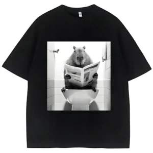 Weißes Capybara auf Toilette T-Shirt mit Zeitungs Motiv