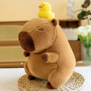 Zen Capybara Kuscheltier sitzt aufrecht mit geschlossenen Augen und kleiner gelber Ente auf dem Kopf